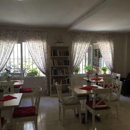 Готель Marbella Фуенхірола